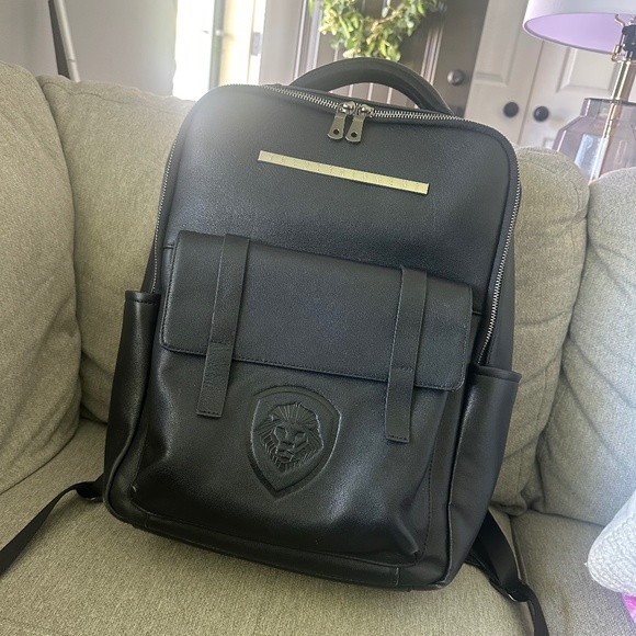 VALUETAINMENT EMBOSSED LION SHIELD PREMIUM LEATHER BACKPACK